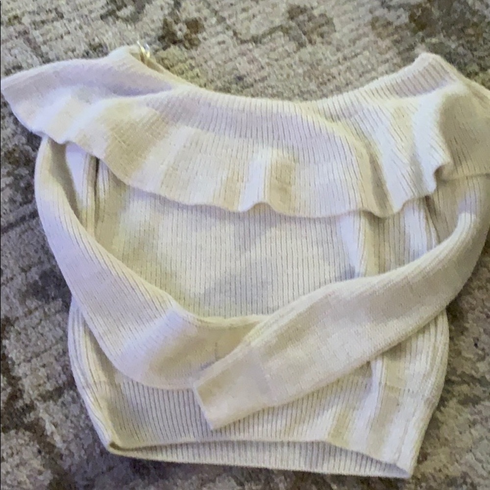 White crop top sweater